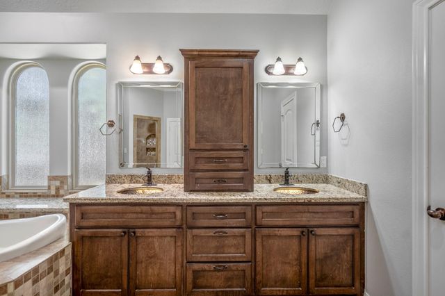 12774 Point Aquarius Boulevard, Willis, TX 77318