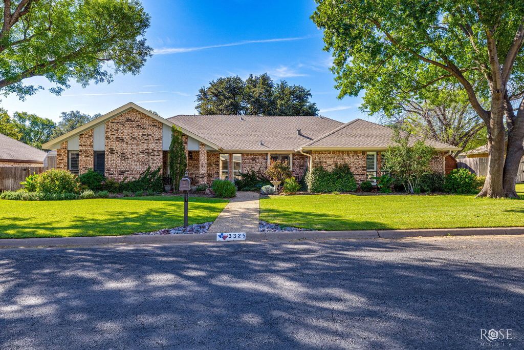 Image 1 of property listing at 3325 Grandview Drive, San Angelo, TX 76904