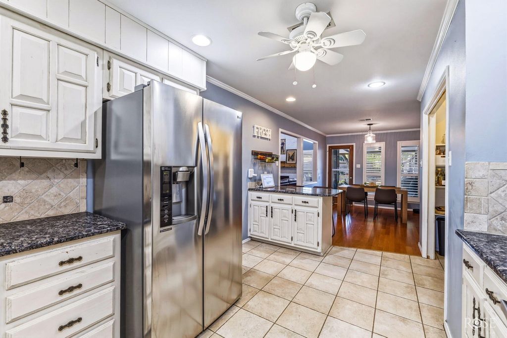 Image 13 of property listing at 3325 Grandview Drive, San Angelo, TX 76904