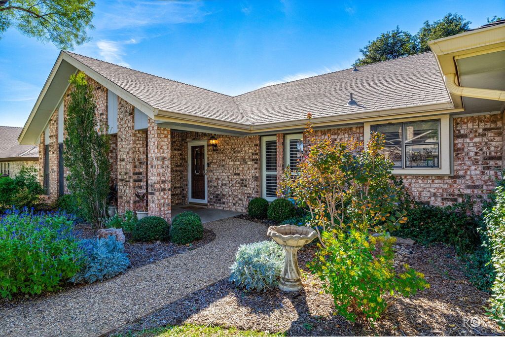 Image 4 of property listing at 3325 Grandview Drive, San Angelo, TX 76904