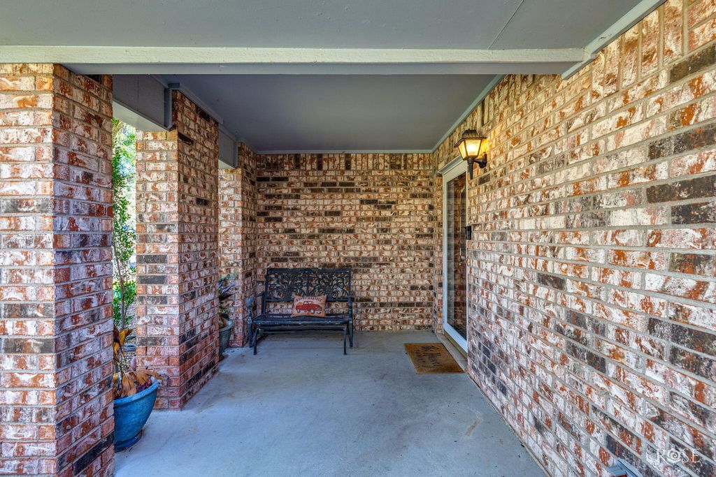 Image 5 of property listing at 3325 Grandview Drive, San Angelo, TX 76904