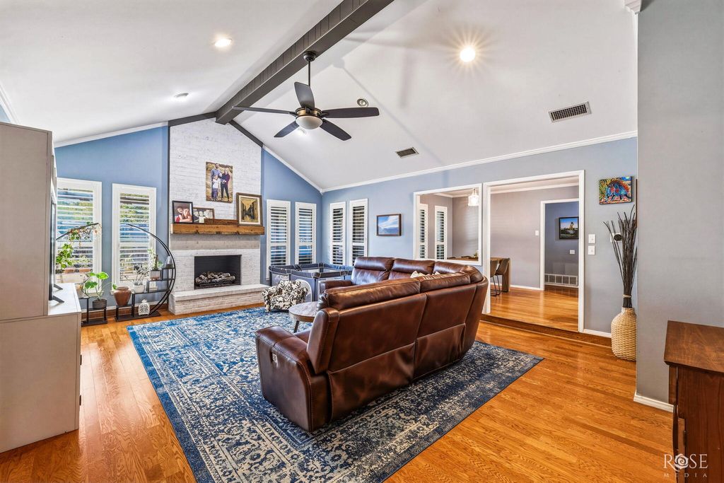 Image 7 of property listing at 3325 Grandview Drive, San Angelo, TX 76904