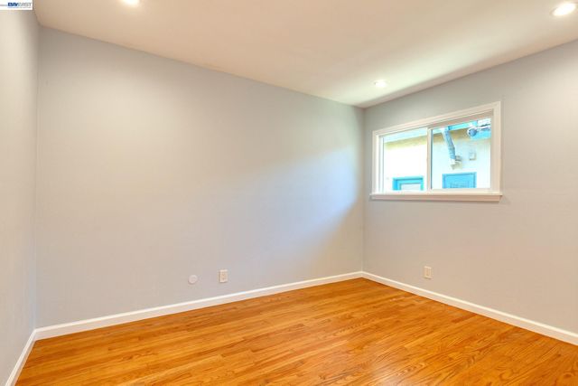 1017 Island Dr, Alameda, CA 94502