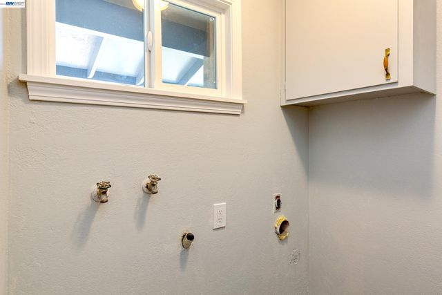 1017 Island Dr, Alameda, CA 94502