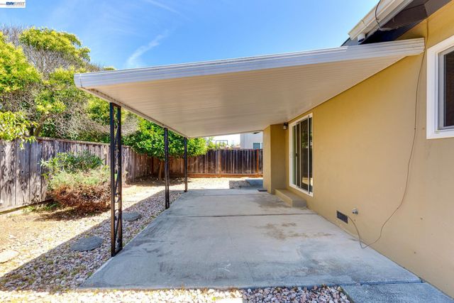1017 Island Dr, Alameda, CA 94502