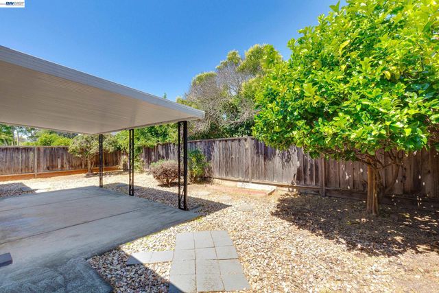 1017 Island Dr, Alameda, CA 94502