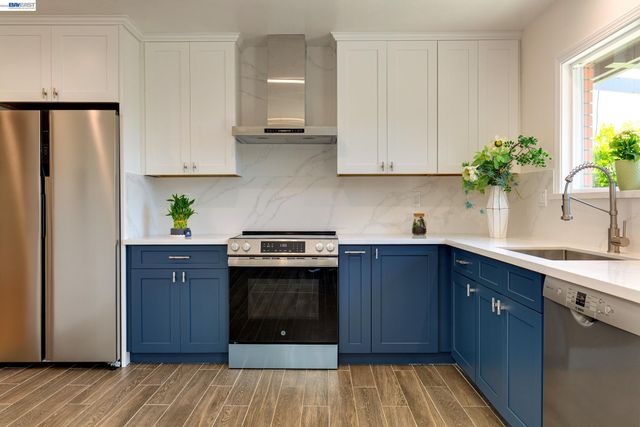 1017 Island Dr, Alameda, CA 94502