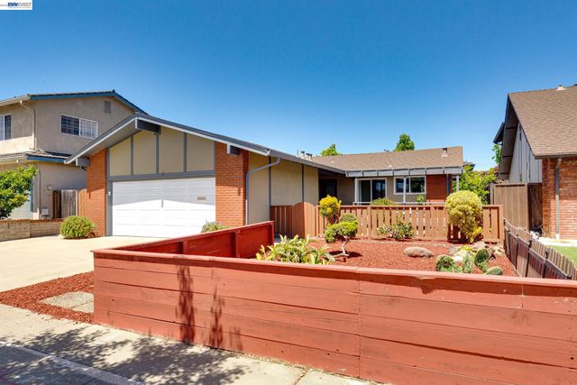 1017 Island Dr, Alameda, CA 94502