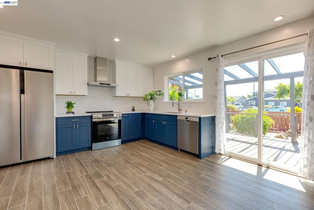 1017 Island Dr, Alameda, CA 94502