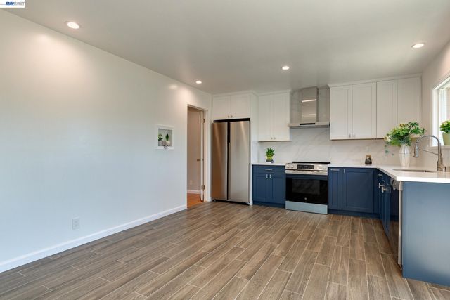 1017 Island Dr, Alameda, CA 94502