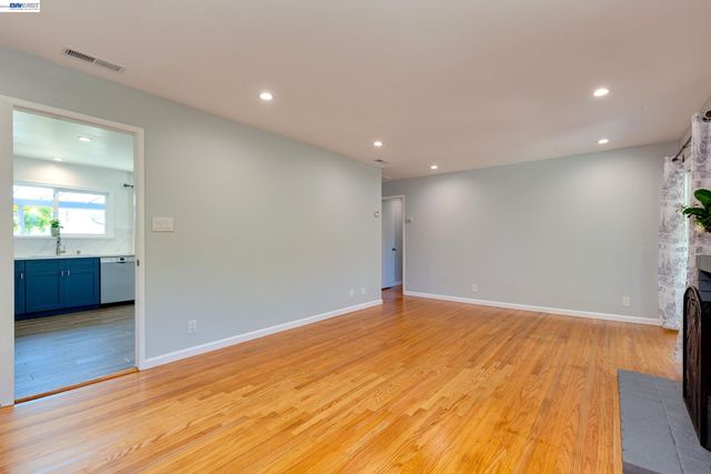 1017 Island Dr, Alameda, CA 94502