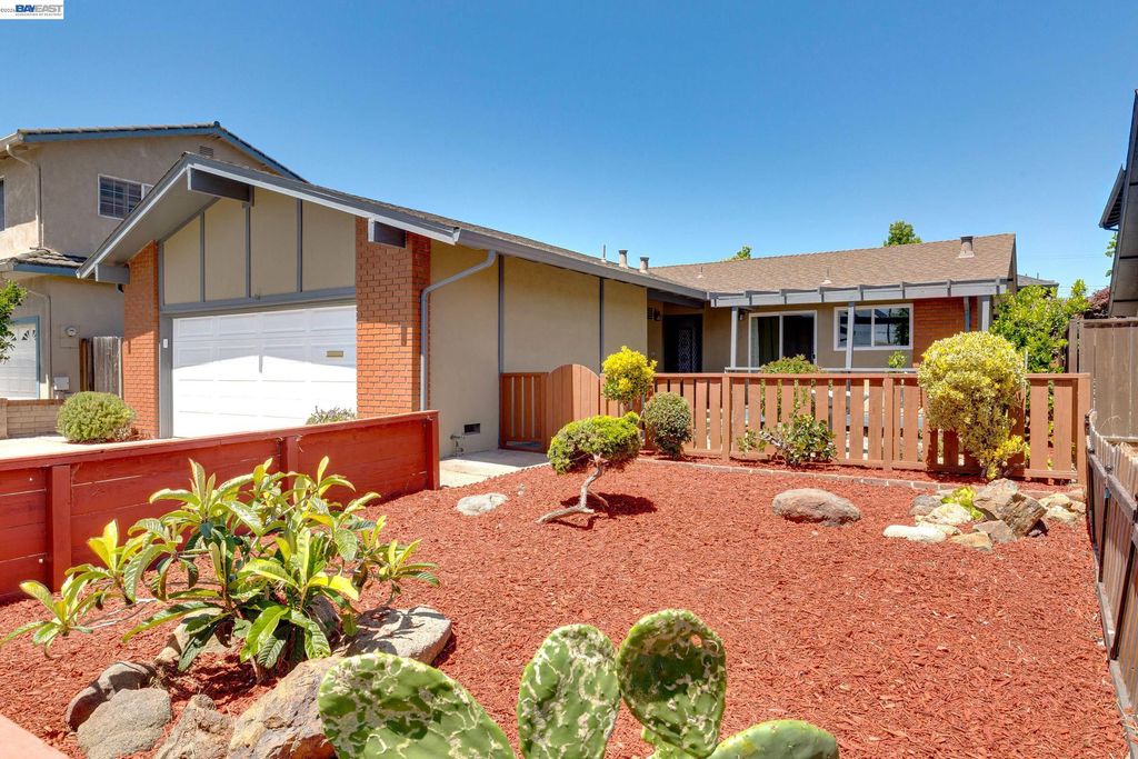 1017 Island Dr, Alameda, CA 94502