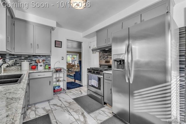 24804 Ridgecroft Avenue, Eastpointe, MI 48021