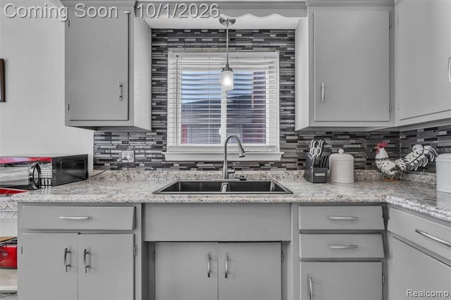24804 Ridgecroft Avenue, Eastpointe, MI 48021