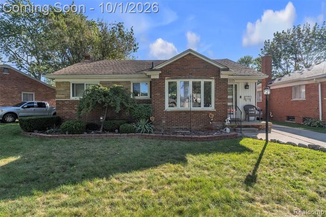 24804 Ridgecroft Avenue, Eastpointe, MI 48021
