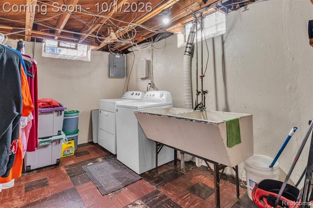 24804 Ridgecroft Avenue, Eastpointe, MI 48021