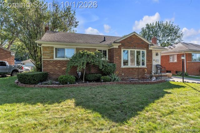 24804 Ridgecroft Avenue, Eastpointe, MI 48021