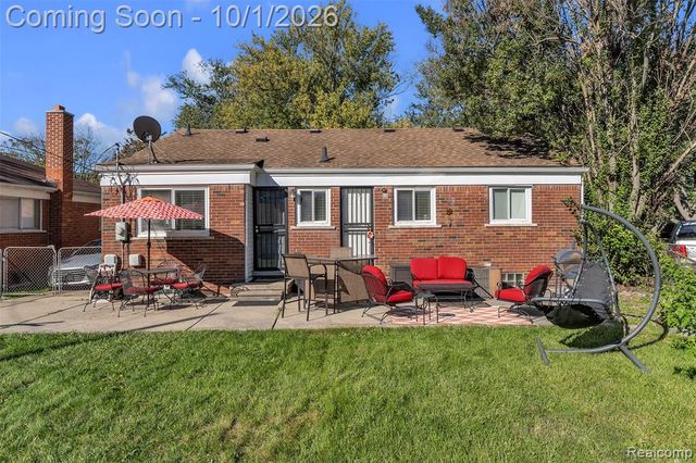 24804 Ridgecroft Avenue, Eastpointe, MI 48021