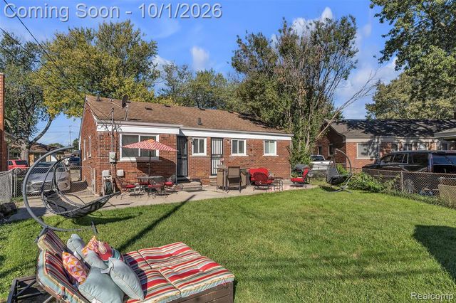 24804 Ridgecroft Avenue, Eastpointe, MI 48021