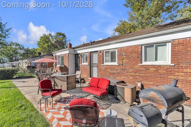 24804 Ridgecroft Avenue, Eastpointe, MI 48021