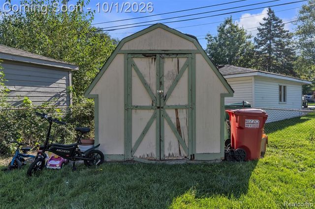 24804 Ridgecroft Avenue, Eastpointe, MI 48021