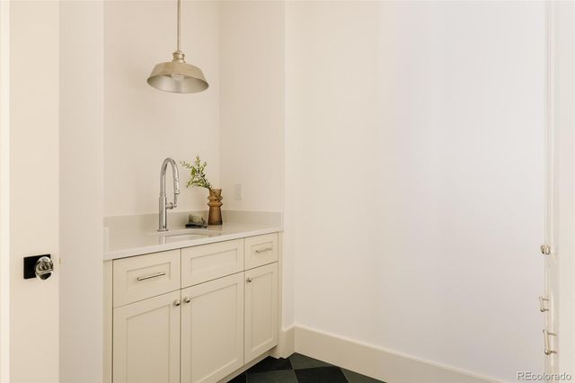 858 S Saint Paul Street, Denver, CO 80209