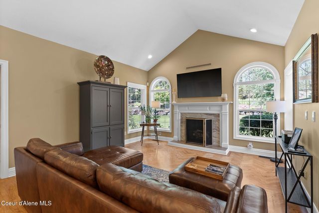 1611 E Heritage Ln, Spokane, WA 99208