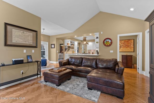 1611 E Heritage Ln, Spokane, WA 99208