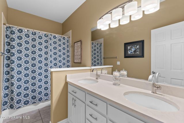 1611 E Heritage Ln, Spokane, WA 99208