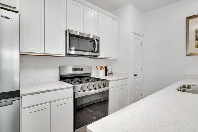 2255 Barbera Drive, Oswego, IL 60543