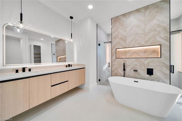 1317 SW 5th PL, Cape Coral, FL 33991