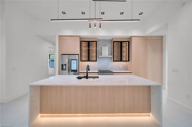 1317 SW 5th PL, Cape Coral, FL 33991