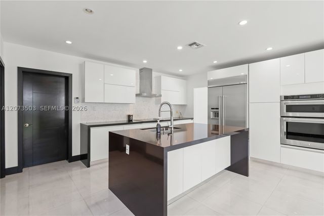 519 Alhambra Cir, Coral Gables, FL 33134