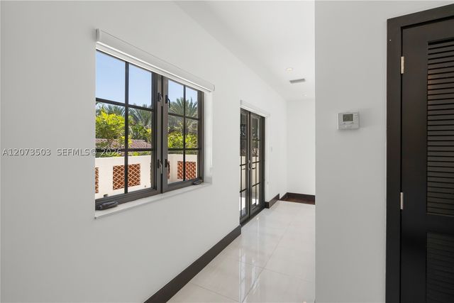 519 Alhambra Cir, Coral Gables, FL 33134
