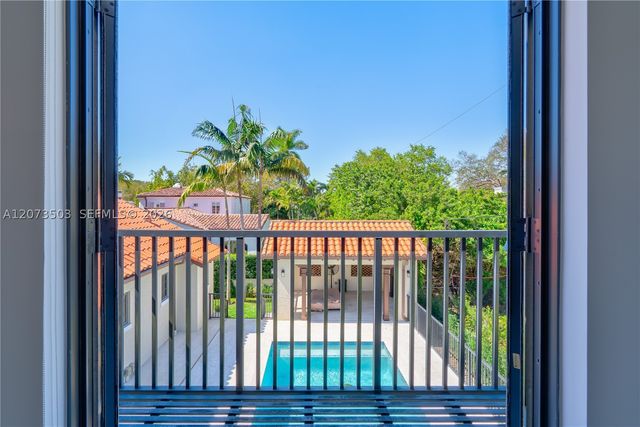 519 Alhambra Cir, Coral Gables, FL 33134