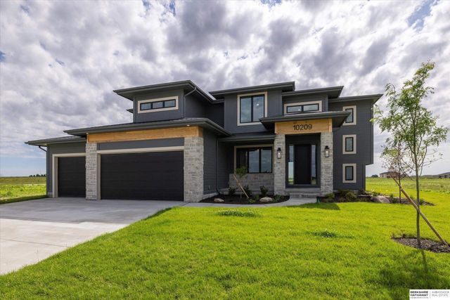 10209 S 214th Street, Gretna, NE 68028