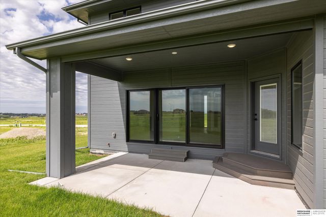 10209 S 214th Street, Gretna, NE 68028