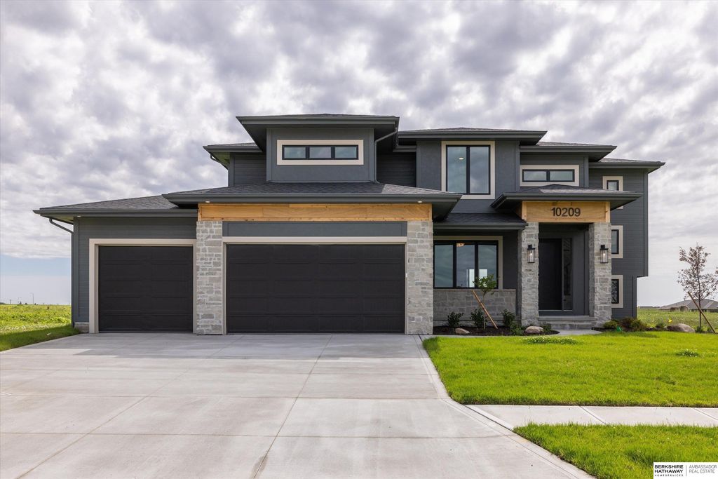 10209 S 214th Street, Gretna, NE 68028