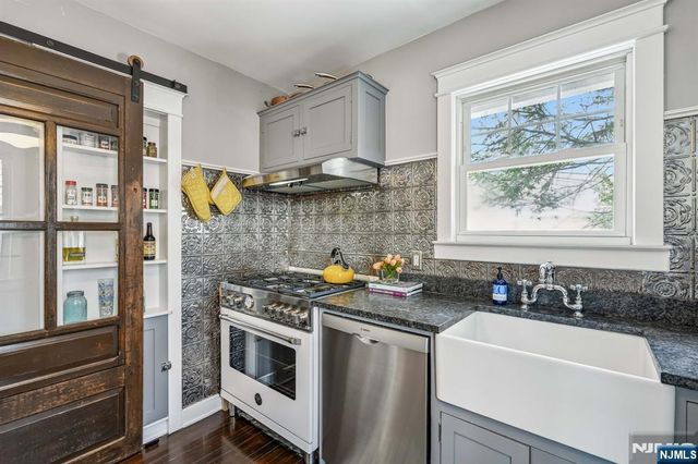 31 Nassau Road, Montclair, NJ 07043