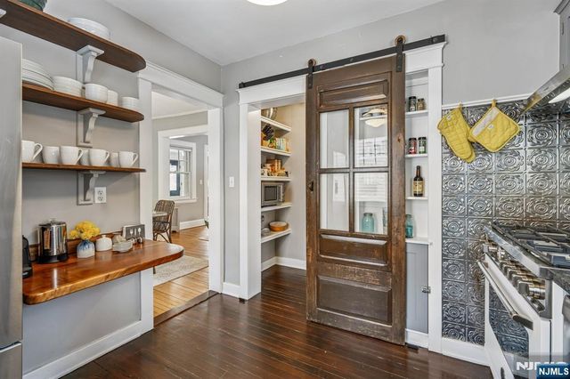 31 Nassau Road, Montclair, NJ 07043