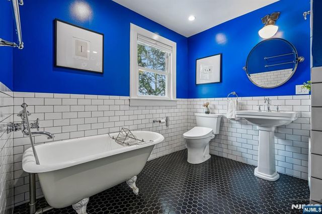 31 Nassau Road, Montclair, NJ 07043