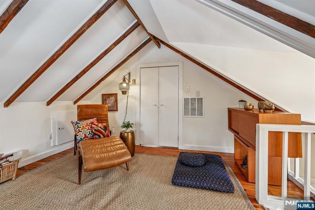 31 Nassau Road, Montclair, NJ 07043