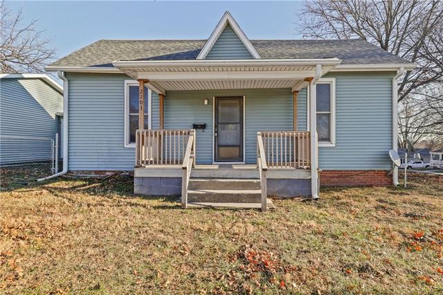 2203 Walnut Street, Higginsville, MO 64037