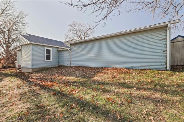 2203 Walnut Street, Higginsville, MO 64037