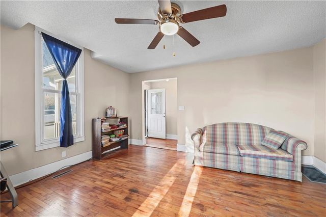 2203 Walnut Street, Higginsville, MO 64037