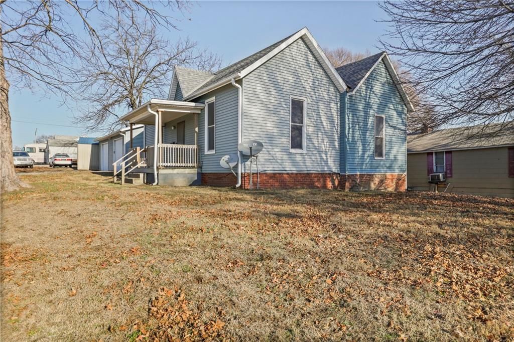 2203 Walnut Street, Higginsville, MO 64037