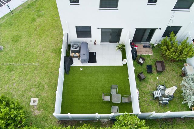 11410 W 34th Way, Hialeah, FL 33018