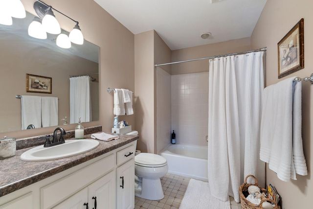 4086 Deerwood Trail, Eagan, MN 55122