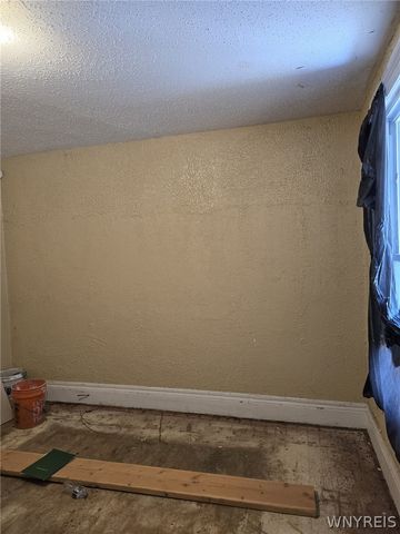 1327 Willow Avenue, Niagara Falls, NY 14305