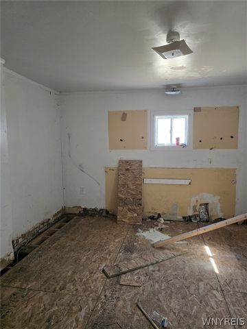 1327 Willow Avenue, Niagara Falls, NY 14305